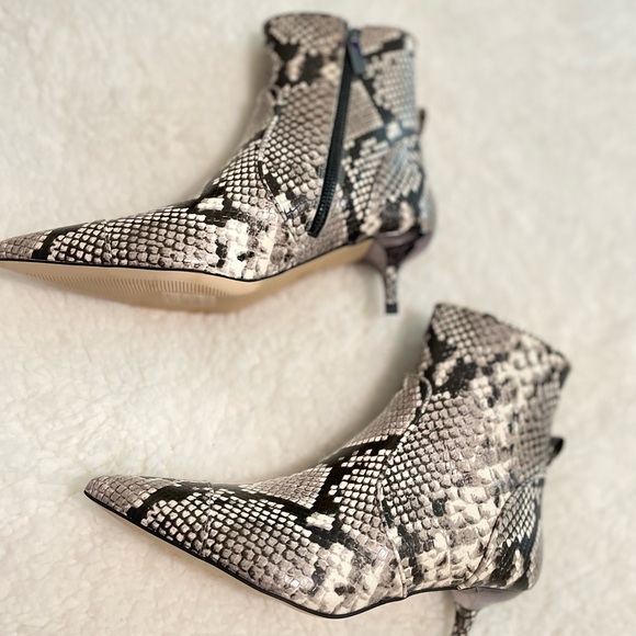 NEW Michael Kors Kadence Kitten Bootie EMB Faux Leather Color Sand Size 10M Box. - Picture 7 of 17